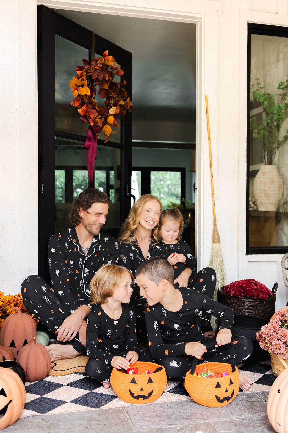 Men's Long Sleeve Pajama Set in Halloween Friends