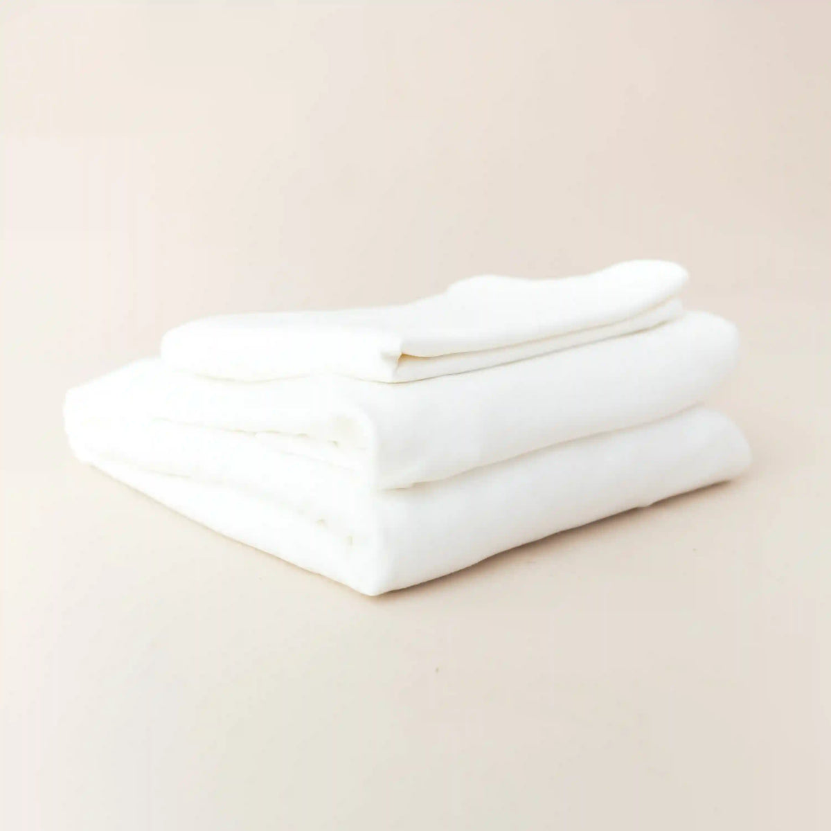 Fitted Sheet with Pillowcases in Cloud