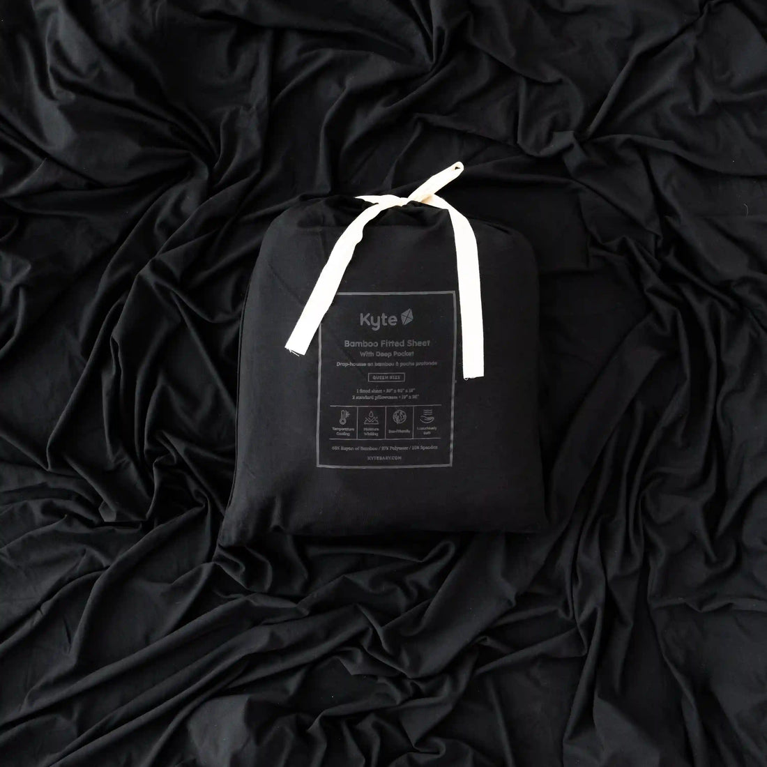 Fitted Sheet with Pillowcases in Midnight